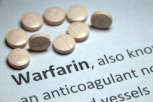 khong-dung-chondroitin-cung-thuoc-chong-dong-mau-warfarin.webp